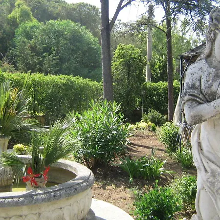 Rosa Oda ve Kahvaltı Paestum